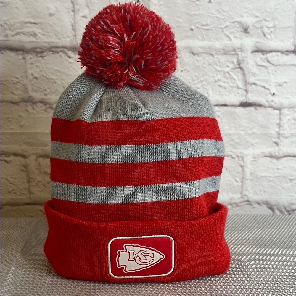 Kansas City Chiefs Red and Gray Pom-Pom Beanie NWOT
